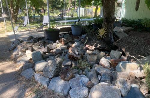 Kaweah Hotel | Seven Circles Lodge & Retreat