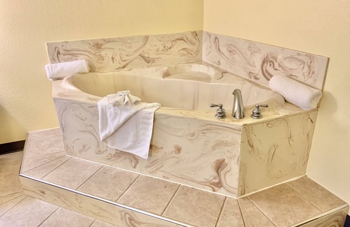 Branson Hotel | Seven Gables Inn