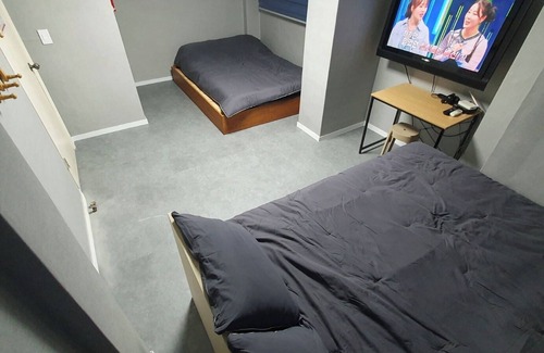 Sinchon-dong House | Seven Hostel