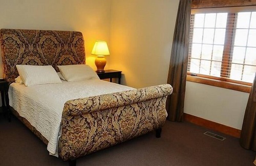 Champion House | Seven Springs 3 Bedrooms Premium Townhome, Great for families by RedAwning