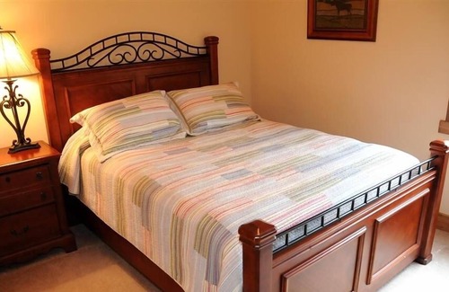 Champion House | Seven Springs 4 Bedrooms Premium Townhome, Ski In/Ski out, great for families by RedAwning