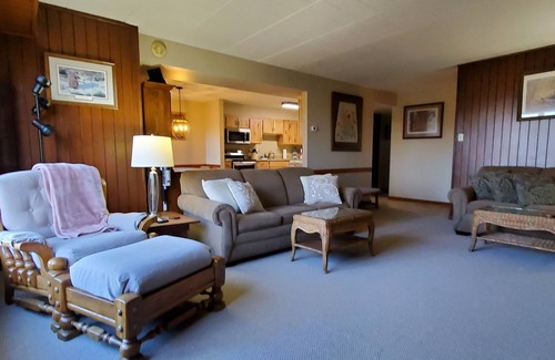 Seven Springs Condo | Seven Springs Mtn. Villas Condo - Ski, Golf, Hike, Sporting Clays, & Relaxation!