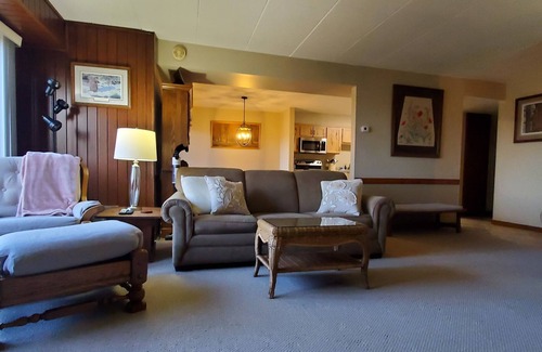 Seven Springs Condo | Seven Springs Mtn. Villas Condo - Ski, Golf, Hike, Sporting Clays, & Relaxation!