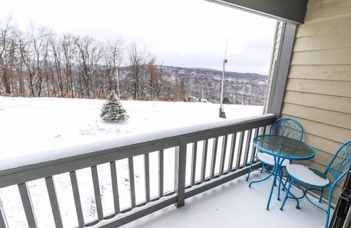 Champion Condo | Seven Springs Stoneridge 3 Bedroom Standard Condo, Mountain Views! by RedAwning