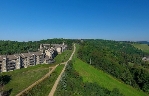 Champion Condo | Seven Springs Stoneridge 3 Bedroom Standard Condo, Mountain Views! by RedAwning