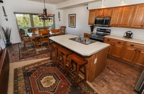 Seven Springs Condo | Seven Springs Woodridge 4 Bedroom Premium Condo, Mountain Views and Sleeps 10! by RedAwning