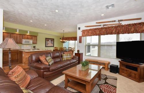 Seven Springs Apartment | Seven Springs Woodridge 4 Bedroom Premium Condo, Mountain Views! condo