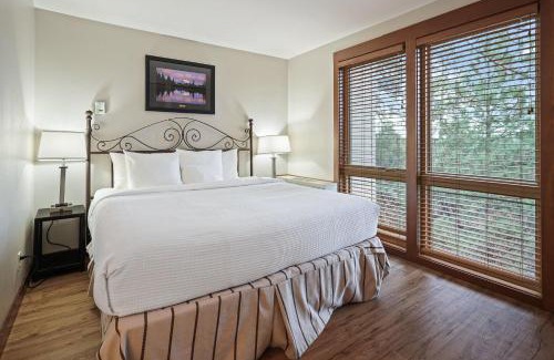 Bend House | Seventh Mountain 1123