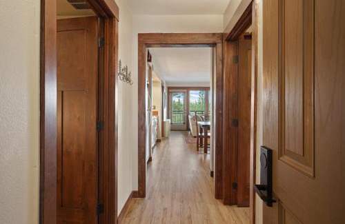 Bend House | Seventh Mountain 1123