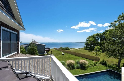 Long Island House | Shabby Chic Beach House get Away, a Stone's Throw From the Hamptons's!