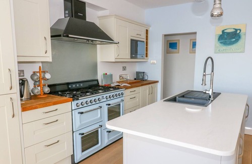 Arnside Cottage | SHADY BOWERS, with a garden in Arnside