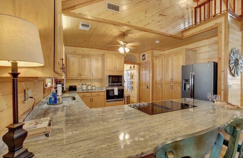 Fredericksburg House | Shady Lane Lodge - Near Town & Wheelchair Access