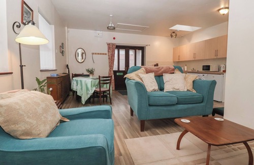 Barlby House | SHAMROCK, pet friendly, with a garden in Barlby