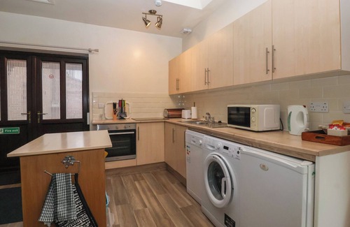 Barlby House | SHAMROCK, pet friendly, with a garden in Barlby