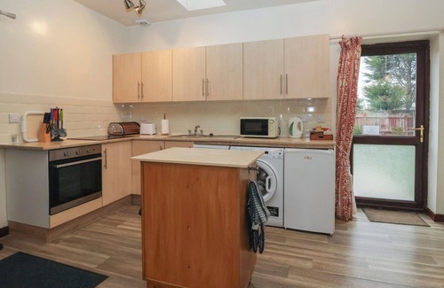 Barlby House | SHAMROCK, pet friendly, with a garden in Barlby