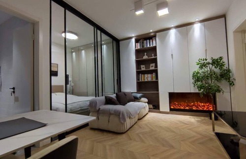 Jing'an Apartment | Shanghai 2Br flat with garden& floor heating nr line2/11 Jing an temple