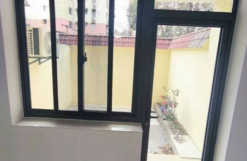 Changning Apartment | Shanghai Gubei flat near line2 with private garden