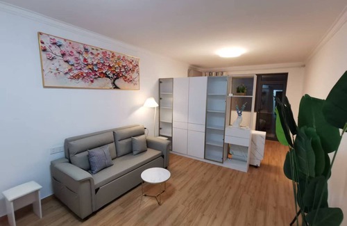 Changning Apartment | Shanghai Gubei flat near line2 with private garden