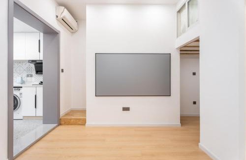Downtown Shanghai Apartment | Shanghai Hills&XING 1885 Family Homestay Near Line2 & Line12 West Nanjing Road
