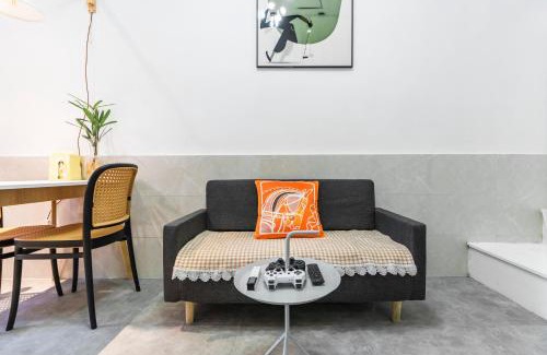 Huaihai Road Commercial Area Apartment | Shanghai Hills&XING 3067 Homestay Near Line 1&13 and Fuxing Park