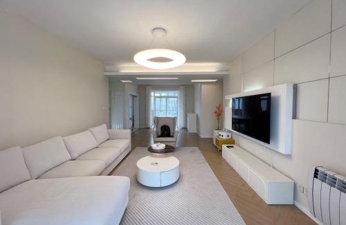 Changning Apartment | Shanghai Jing'an Temple Designer Boutique Large Four Rooms Apartment