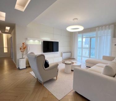Changning Apartment | Shanghai Jing'an Temple Designer Boutique Large Four Rooms Apartment