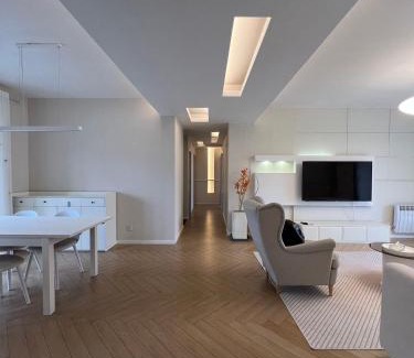 Changning Apartment | Shanghai Jing'an Temple Designer Boutique Large Four Rooms Apartment