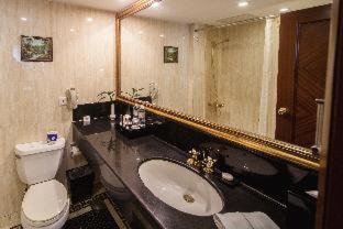 Downtown Shanghai Hotel | Shanghai Park Hotel - Hudec Excellent Historical Building - Priority Access for Classic Butterfly Cookies Without queuing to guests