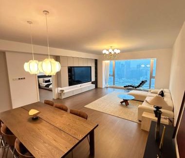Pudong Apartment | Shanghai Skyline - Spacious&Elegant Luxury Apartment in Lujiazui near Shanghai Center Tower