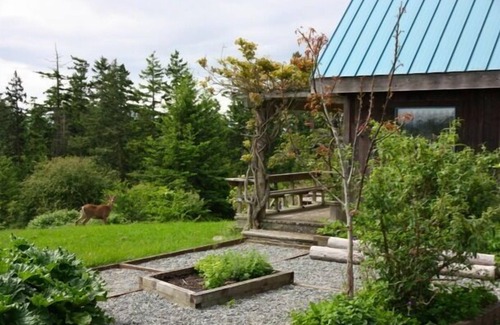 Friday Harbor Apartment | Shared hot tub with meadow view