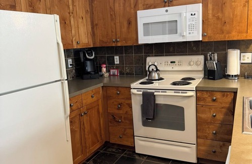 Kellogg Condo | Shared Roof Top Hot tub Silver Mtn adjoining studio available also