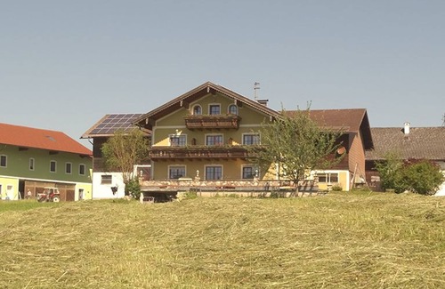 Oberhofen am Irrsee Apartment | Shared room Rose - Sunnhof (3 flowers) - Krempler