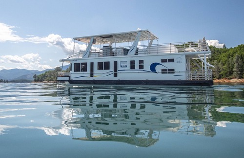 Lakehead Boat Rental | Shasta Marina at Packers Bay Thoroughbred Houseboat.
