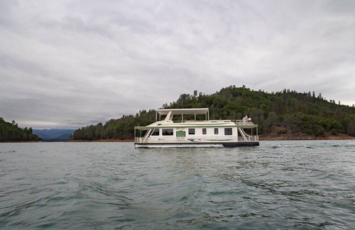 Lakehead Boat Rental | Shasta Marina at Packers Bay's Mirage I houseboat