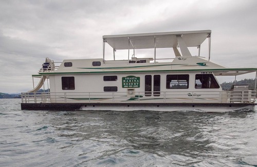 Lakehead Boat Rental | Shasta Marina at Packers Bay's Mirage I houseboat