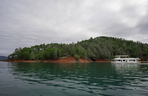 Lakehead Boat Rental | Shasta Marina's Mirage II houseboat