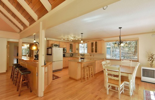 Mount Shasta House | Shasta Woodlands Beautiful home in the high timber