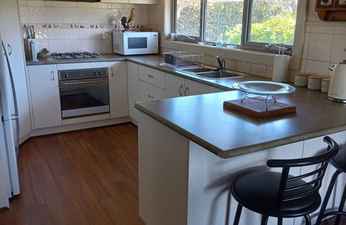 Yambuk House | Shaw View Cottage,nBeautiful cosy cottage central to many tourist destinations