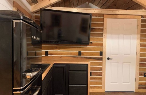 Goreville Cabin | Shawnee Tiny Cabin near Ferne Clyffe with Hot Tub