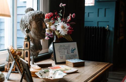 Belfast House | Sheddington Manor - 2 Bedroom Guest House & Cinema