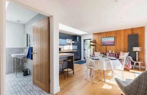 West Wittering Cottage | Sheepwash Lodge West Wittering - Quiet get away.