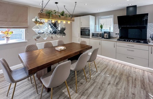 Ridgeway House | Sheffield Charming Detached 4bd Home