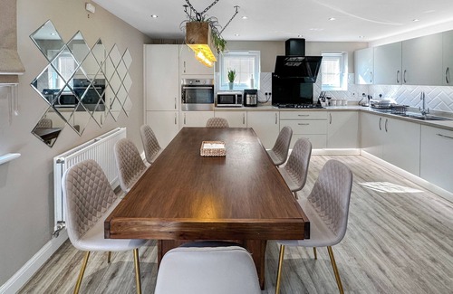 Ridgeway House | Sheffield Charming Detached 4bd Home