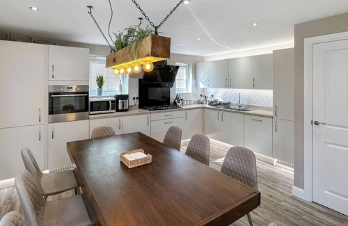 Ridgeway House | Sheffield Charming Detached 4bd Home