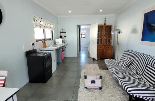 Langebaan Apartment | Shell Cottage a stone's throw from the beach