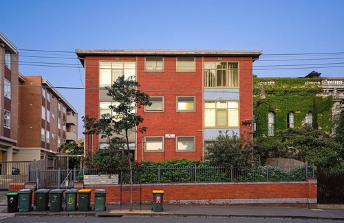 St Kilda Apartment | ShelleyStayz on Grey St