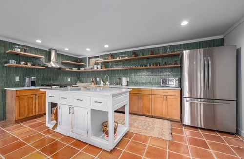 Menantic Creek House | Shelter Island 4 bedroom waterfront home with home office