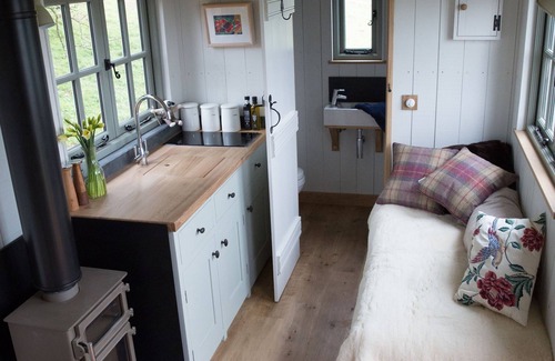 Kingston St Mary Cabin | Shepherd Hut with free Hot Tub, Wifi and Breakfast Hamper.