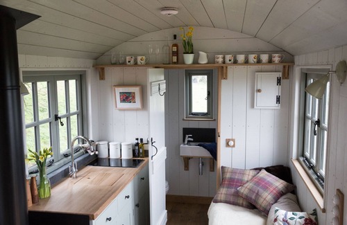 Kingston St Mary Cabin | Shepherd Hut with free Hot Tub, Wifi and Breakfast Hamper.