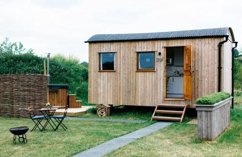 Banbury Other | Shepherd's Huts in Barley Meadow at Spring Hill Farm